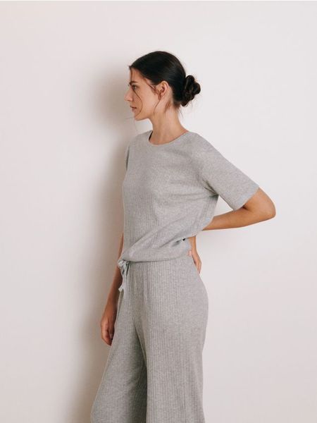 Dwuczęściowa piżama - szary. Szare piżamy Reserved, l, bez wzorów, z bawełny, bez kołnierzyka, bez ramiączek. W wyprzedaży za 79.99 zł.