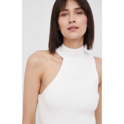 Dkny top P2ASAA41 damski kolor beżowy z półgolfem. Brązowe topy DKNY, l, bez wzorów, z dzianiny, bez kołnierzyka, bez ramiączek. W wyprzedaży za 199.99 zł.
