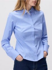 Koszula slim fit w paski - jasnoniebieski. Niebieskie koszule Reserved, l, bez wzorów, z bawełny, bez kołnierzyka, bez ramiączek. Za 89.99 zł.