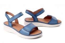 JOSEF SEIBEL 76401 205 597 Sevran 01 slate blue, sandały damskie. Niebieskie sandały Josef Seibel, bez wzorów, ze skóry, bez obcasa, bez zapięcia. Za 314.41 zł.