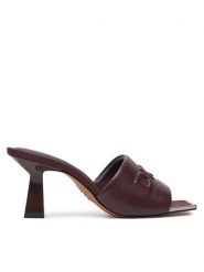 DKNY Klapki Keke K3471856 Bordowy. Czerwone klapki DKNY, bez wzorów, ze skóry, bez obcasa, bez zapięcia. Za 699.99 zł.