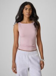 4F Top slim z modalem damski - różowy S. Czerwone topy 4f, s, bez wzorów, z dzianiny, bez kołnierzyka, bez ramiączek. W wyprzedaży za 39.99 zł.