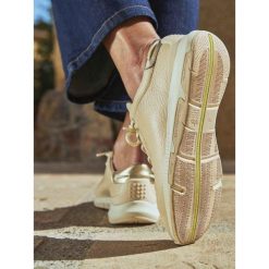 Damskie skórzane buty sportowe TBS Confort. Brązowe buty sportowe lifestyle TBS, bez wzorów, bez zapięcia. Za 513.00 zł.