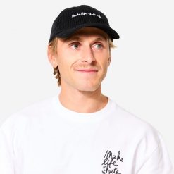 Czapka z daszkiem sztruksowa na deskorolkę CAP900 Make Life Skate Life czarna. Czarne czapki z daszkiem Decathlon, bez wzorów, z bawełny, sportowe. Za 69.99 zł.
