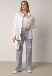 Niebieskie Jeansy z Bawełną o Szerokim Kroju Ozdobione Kwiatami Zinnoreth. Niebieskie jeansy Born2be, l, z aplikacjami, z bawełny, eleganckie, z podwyższonym stanem. Za 129.99 zł.