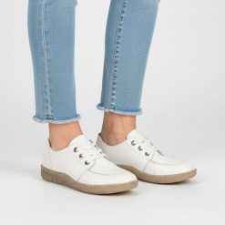 Półbuty damskie Rieker, skórzana cholewka z naturalnej skóry klasyczna niska forma z wiązaniem elastyczna lekka podeszwa wygodny model do codziennego. Białe półbuty wsuwane Rieker, bez wzorów, ze skóry, klasyczne, bez obcasa, na płaskiej podeszwie. Za 349.00 zł.
