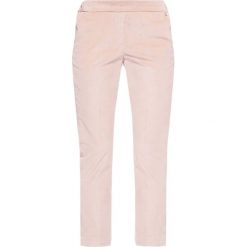 Rich & Royal Spodnie materiałowe dirty rose. Spodnie materiałowe marki Rich & Royal. Za 509.00 zł.