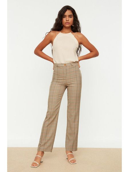 Trendyol Spodnie w kolorze brązowo-beżowym rozmiar: 38. Brązowe spodnie materiałowe Trendyol, bez wzorów, z materiału. Za 60.99 zł.