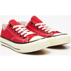 Klasyczne trampki - Czerwony. Trampki marki Cropp. Za 59.99 zł.