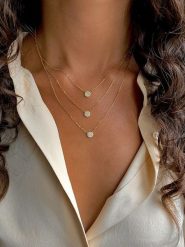 Les Petites Précieuses Pozłacany naszyjnik z elementami ozdobnymi - dł. 39 cm rozmiar: onesize. Żółte naszyjniki Les Petites Précieuses, z materiału, z cyrkonią, pozłacane. Za 208.99 zł.