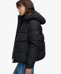 Superdry Damska puchowa kurtka Premium z kapturem – Black. Czarne kurtki Superdry, bez wzorów, z materiału, z kapturem. Za 464.00 zł.