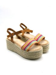 Bellucci Sandały w kolorze jasnobrązowym ze wzorem rozmiar: 36. Brązowe sandały Bellucci, bez wzorów, z otwartym noskiem, bez obcasa, na koturnie, bez zapięcia. Za 100.99 zł.