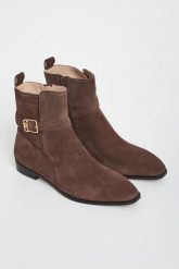 Botki damski zamszowe LIU JO. Botki Liu Jo, bez wzorów, z zamszu, bez obcasa, bez zapięcia. W wyprzedaży za 584.35 zł.