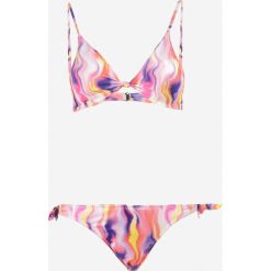 Różowe Bikini Aikobe. Czerwone bikini Born2be, bez wzorów. W wyprzedaży za 83.99 zł.