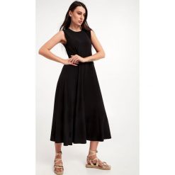 Sukienka Agave MAX MARA LEISURE. Czarne sukienki Max Mara Leisure, xs, bez wzorów, bez kołnierzyka, bez ramiączek, midi, trapezowe. W wyprzedaży za 689.40 zł.