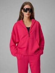 4F Bluza dresowa regular z kapturem damska - różowa XS. Czerwone bluzy 4f, xs, bez wzorów, z dresówki, klasyczne, bez ramiączek, z kapturem. Za 199.99 zł.