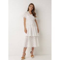 Biała Sukienka Nevarde. Białe sukienki Born2be, l, bez wzorów, z bawełny, boho, bez kołnierzyka, bez ramiączek, midi. W wyprzedaży za 149.99 zł.