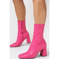 Fuksjowe Botki Stellen. Czerwone botki Born2be, bez wzorów, eleganckie, za kostkę, bez obcasa, na obcasie, bez zapięcia. W wyprzedaży za 142.49 zł.