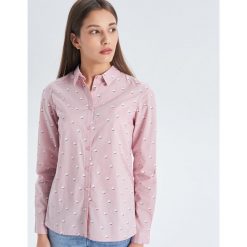 Koszula z nadrukiem all over - Kremowy. Koszule Cropp. W wyprzedaży za 19.99 zł.