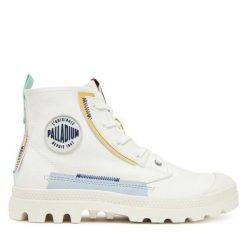 Trapery Palladium. Białe traperki Palladium, bez wzorów, bez obcasa, bez zapięcia. Za 359.99 zł.