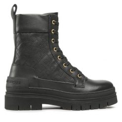 Trapery Tommy Hilfiger. Czarne traperki Tommy Hilfiger, bez wzorów, bez obcasa, bez zapięcia. Za 829.99 zł.