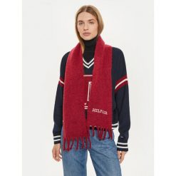 Szalik Tommy Hilfiger. Czerwone szaliki i kominy Tommy Hilfiger, bez wzorów. Za 219.99 zł.