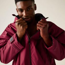 Płaszcz plażowy wodoodporny Changing Robe Regatta. Czarne płaszcze Regatta, bez wzorów, bez kaptura. W wyprzedaży za 296.99 zł.