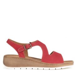 Sandały Lasocki. Czerwone sandały Lasocki, bez wzorów, bez obcasa, na płaskiej podeszwie, bez zapięcia. Za 149.99 zł.