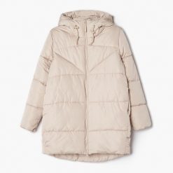 Beżowa kurtka puffer z kapturem - Beżowy. Brązowe kurtki Cropp, m, bez wzorów, z materiału, klasyczne, z kapturem. W wyprzedaży za 109.99 zł.