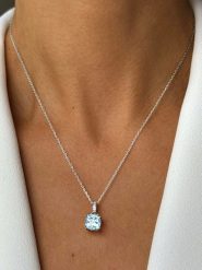 Les Petites Précieuses Srebrny naszyjnik z zawieszką - dł. 16 cm rozmiar: onesize. Niebieskie naszyjniki Les Petites Précieuses, z materiału, z cyrkonią, srebrne. Za 208.99 zł.