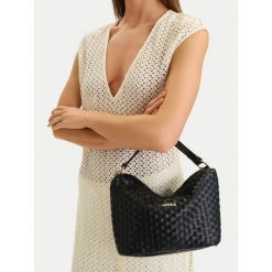 Torebka MEXX. Czarne torebki klasyczne Mexx, bez wzorów, klasyczne, bez dodatków. Za 189.99 zł.