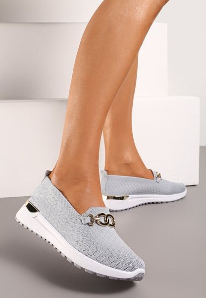 Szare Wsuwane Półbuty w Stylu Tenisówek Ozdobione Klamrą Wiatalia. Szare półbuty wsuwane Renee, bez wzorów, z jeansu, bez obcasa, na płaskiej podeszwie. Za 59.99 zł.