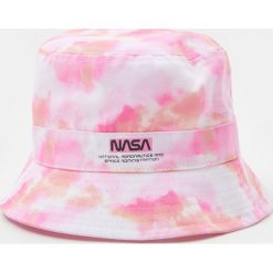 Kapelusz bucket hat NASA - Wielobarwny. Kapelusze Sinsay, bez wzorów. Za 25.99 zł.