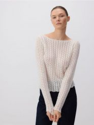 Ażurowy sweter - kremowy. Białe swetry Reserved, l, w ażurowe wzory, z dzianiny, bez ramiączek. W wyprzedaży za 69.99 zł.