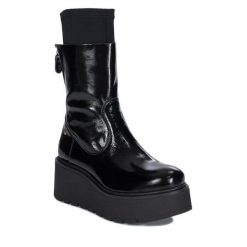 Botki Maciejka. Czarne botki Maciejka, bez wzorów, bez obcasa, na płaskiej podeszwie, bez zapięcia. Za 299.99 zł.
