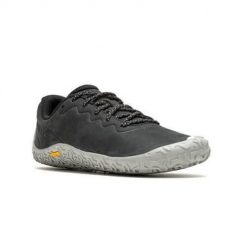 Buty do chodzenia damskie Merrell Vapor Glove 6. Szare buty do biegania Merrell, bez wzorów, ze skóry, bez zapięcia, do biegania. Za 627.00 zł.