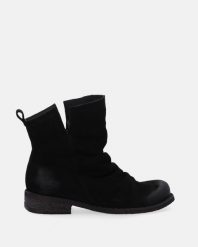 CZARNE BOTKI Z MARSZCZONĄ CHOLEWKĄ 8894 MAR BLACK. Czarne botki Venezia, bez wzorów, ze skóry, bez obcasa, bez zapięcia. Za 569.00 zł.