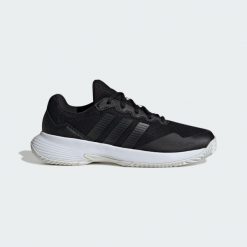 BUTY TENISOWE GAMECOURT 2. Białe buty treningowe adidas, bez wzorów, z gumy, bez zapięcia, tenisowe. Za 299.00 zł.