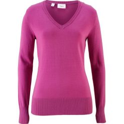 Sweter z dekoltem w serek z dzianiny o gładkim splocie drobnych oczek. Niebieskie swetry bonprix, bez wzorów, z bawełny, casualowe, bez ramiączek. Za 84.99 zł.