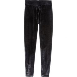 Legginsy aksamitne bonprix czarny. Legginsy marki Nike. Za 59.99 zł.