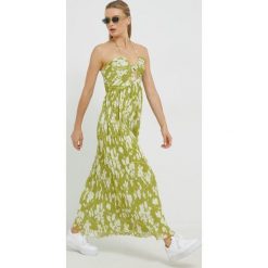 Abercrombie & Fitch sukienka kolor zielony midi rozkloszowana. Zielone sukienki Abercrombie & Fitch, l, bez wzorów, bez kołnierzyka, bez ramiączek, midi, plisowane. W wyprzedaży za 453.99 zł.