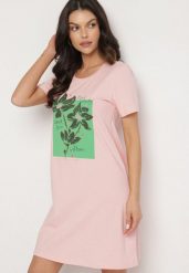 Różowa Bawełniana Sukienka o Kroju Typu T-shirt Zdobiona Nadrukiem Nevolira. Czerwone sukienki Born2be, na co dzień, l, z aplikacjami, z bawełny, eleganckie, bez kołnierzyka, bez ramiączek, midi. Za 69.99 zł.