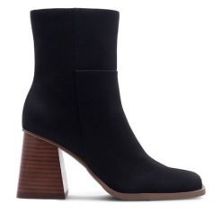 Botki Nine West. Czarne botki Nine West, bez wzorów, bez obcasa, na słupku, bez zapięcia. Za 223.99 zł.