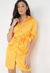 Pomarańczowa Sukienka Satynowa Meteina. Brązowe sukienki Born2be, s, bez wzorów, z satyny, eleganckie, bez kołnierzyka, bez ramiączek, maxi, koszulowe. Za 119.99 zł.