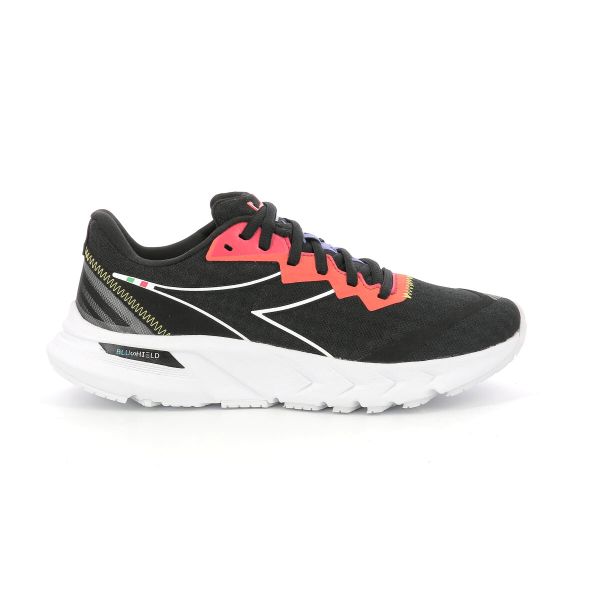 Buty do biegania dla kobiet Diadora mythos Volo 2. Białe buty do biegania Diadora, bez wzorów, bez zapięcia, do biegania. Za 553.65 zł.