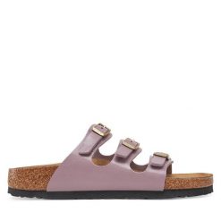Klapki Birkenstock. Fioletowe klapki Birkenstock, bez wzorów, bez obcasa, bez zapięcia. Za 469.99 zł.