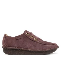 Półbuty Clarks. Fioletowe półbuty wsuwane Clarks, bez wzorów, bez obcasa, na płaskiej podeszwie. Za 439.99 zł.