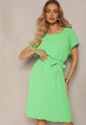 Jasnozielona Sukienka o Pudełkowym Kroju i Paskiem w Talii Tiarina. Zielone sukienki Renee, na co dzień, l, bez wzorów, eleganckie, bez kołnierzyka, bez ramiączek, midi, kopertowe. W wyprzedaży za 55.99 zł.
