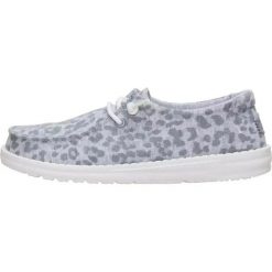 HeyDude Damskie Mokasyny Wendy Stretch Jersey Leopard. Białe mokasyny Hey dude, bez wzorów, z jersey. Za 289.00 zł.