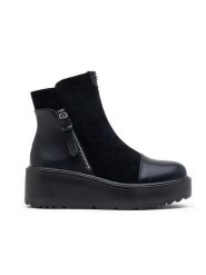 Foreverfolie Botki w kolorze czarnym rozmiar: 37. Czarne botki Foreverfolie, bez wzorów, eleganckie, bez obcasa, na koturnie, bez zapięcia. Za 155.49 zł.